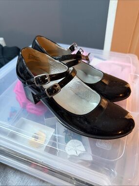 Harper Canyon Black Patent  Mary Jane Heels Kids Size 1M. —-not women.
